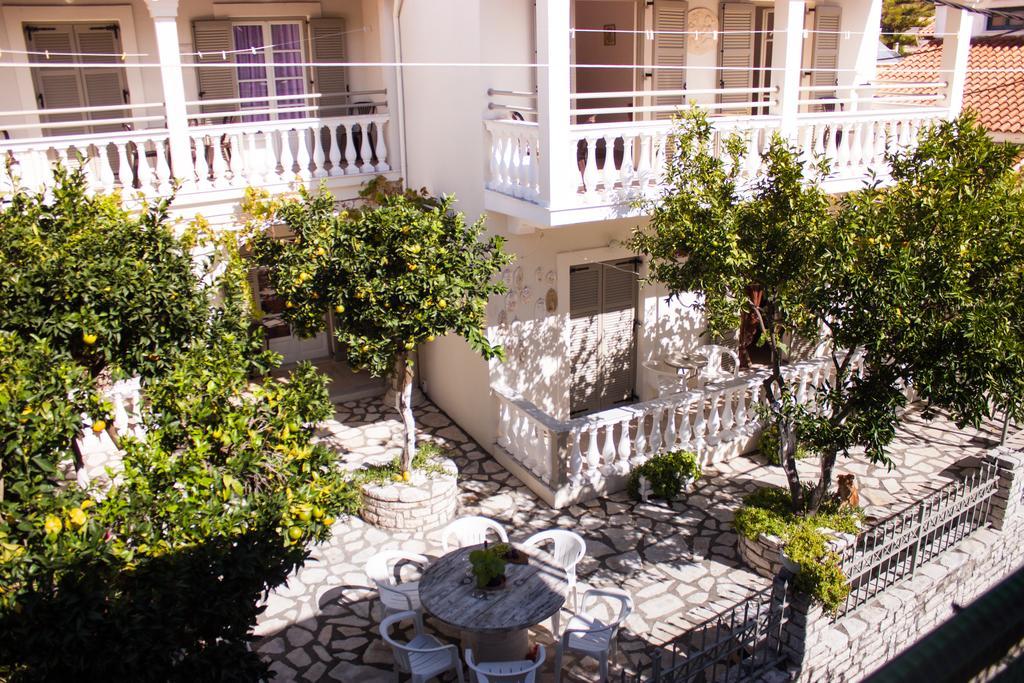 Apartamento The Orange Garden Kassiopi Exterior foto